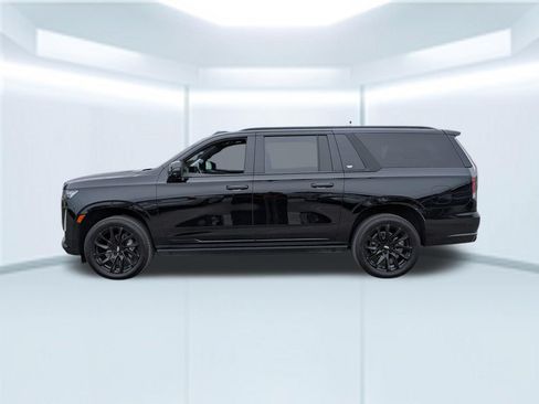 Used 2024 Cadillac Escalade ESV Sport Platinum w/ LPO, ONYX Package AWD/4WD image 2