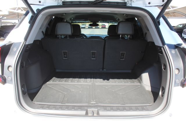 Used 2024 GMC Terrain SLT w/ Infotainment Package II FWD image 5