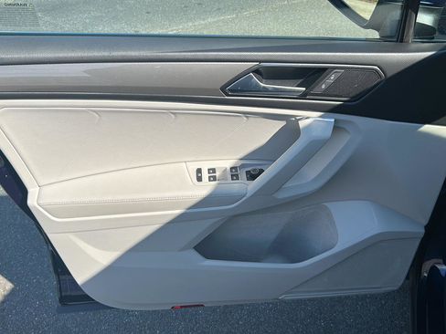 Certified 2022 Volkswagen Tiguan SE image 12