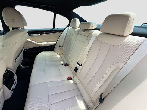 Used 2023 BMW 530i w/ Convenience Package RWD image 20