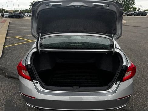 Used 2018 Honda Accord EX-L image 9