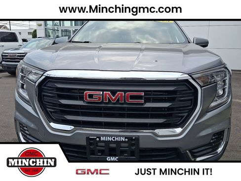Certified 2023 GMC Terrain SLE w/ Driver Convenience Package AWD/4WD image 2