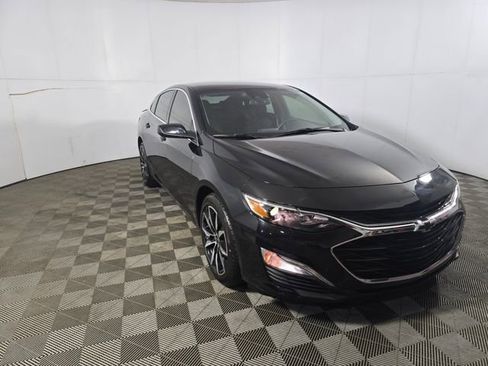 Used 2025 Chevrolet Malibu RS image 3