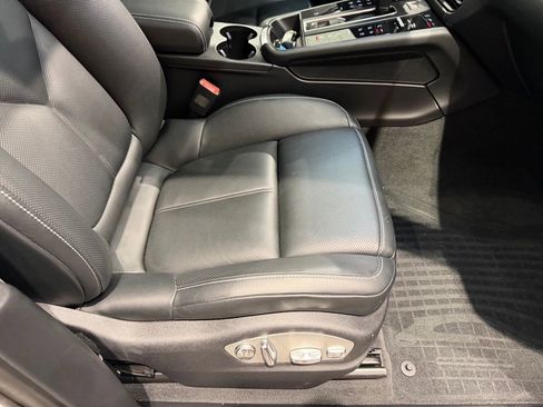 Used 2024 Porsche Macan AWD/4WD image 53