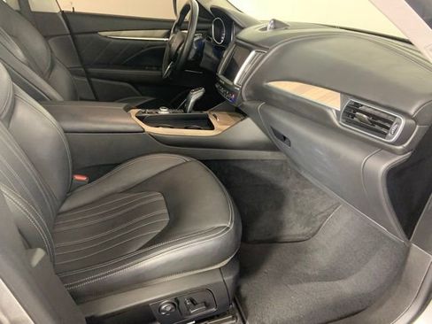 Used 2019 Maserati Levante GranLusso AWD/4WD image 17