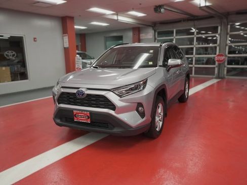 Used 2021 Toyota RAV4 XLE image 3