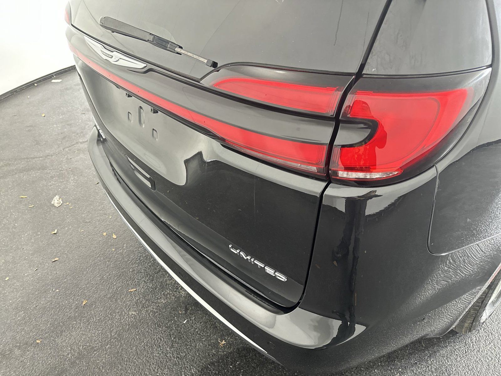 Used 2022 Chrysler Pacifica Limited FWD image 24