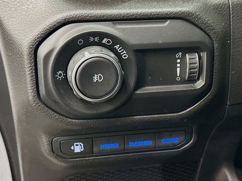 Used 2023 Jeep Wrangler Sahara w/ Cold Weather Group image 17