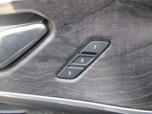Used 2024 Jeep Grand Cherokee Limited w/ Black Appearance Package AWD/4WD image 13
