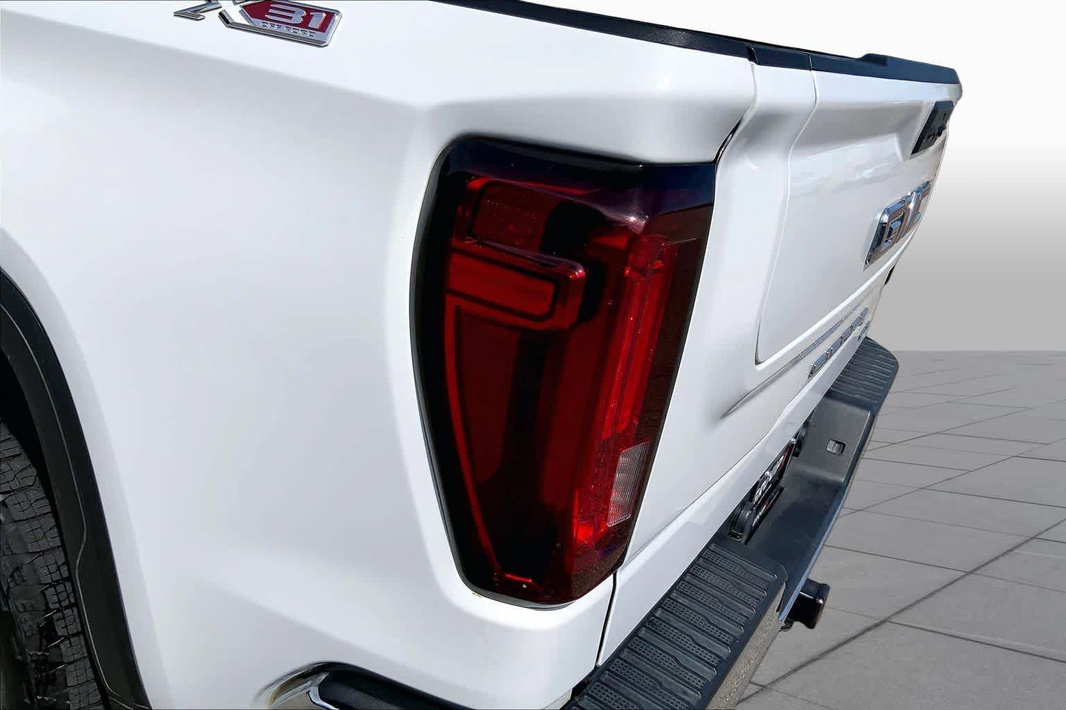 Used 2023 GMC Sierra 1500 SLT AWD/4WD image 29