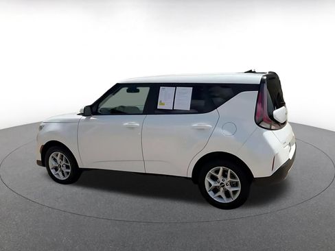 Used 2025 Kia Soul LX w/ LX Technology Package FWD image 10