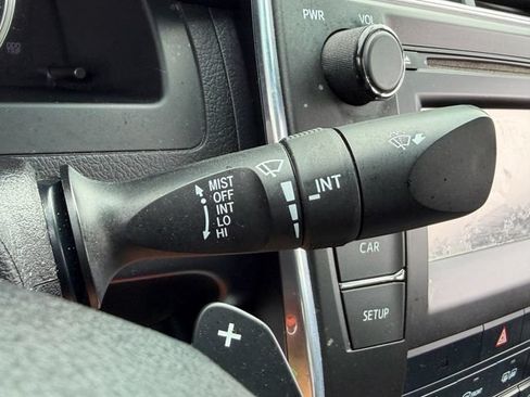 Used 2015 Toyota Camry SE w/ Moonroof Package FWD image 24