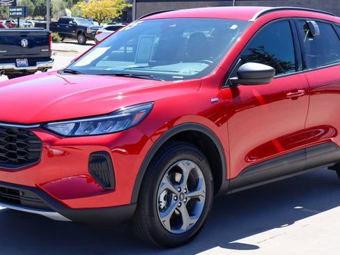 Used 2025 Ford Escape ST-Line w/ Tech Pack #1 AWD/4WD image 7