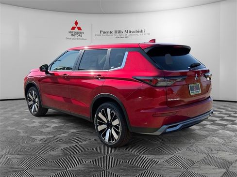 New 2025 Mitsubishi Outlander SE image 7