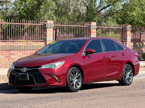 Used 2015 Toyota Camry XSE image 1