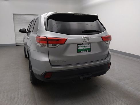 Used 2019 Toyota Highlander LE AWD/4WD image 6
