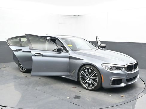 Used 2018 BMW M550i xDrive image 32
