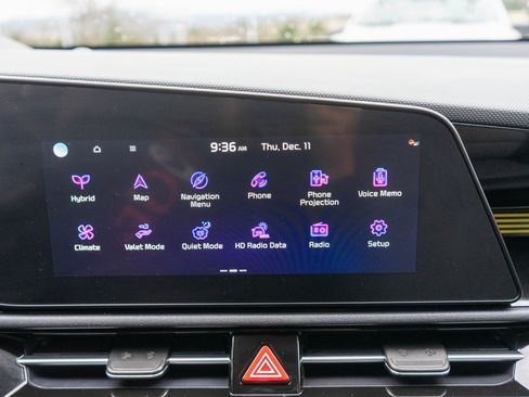 Certified 2025 Kia Niro EX image 21