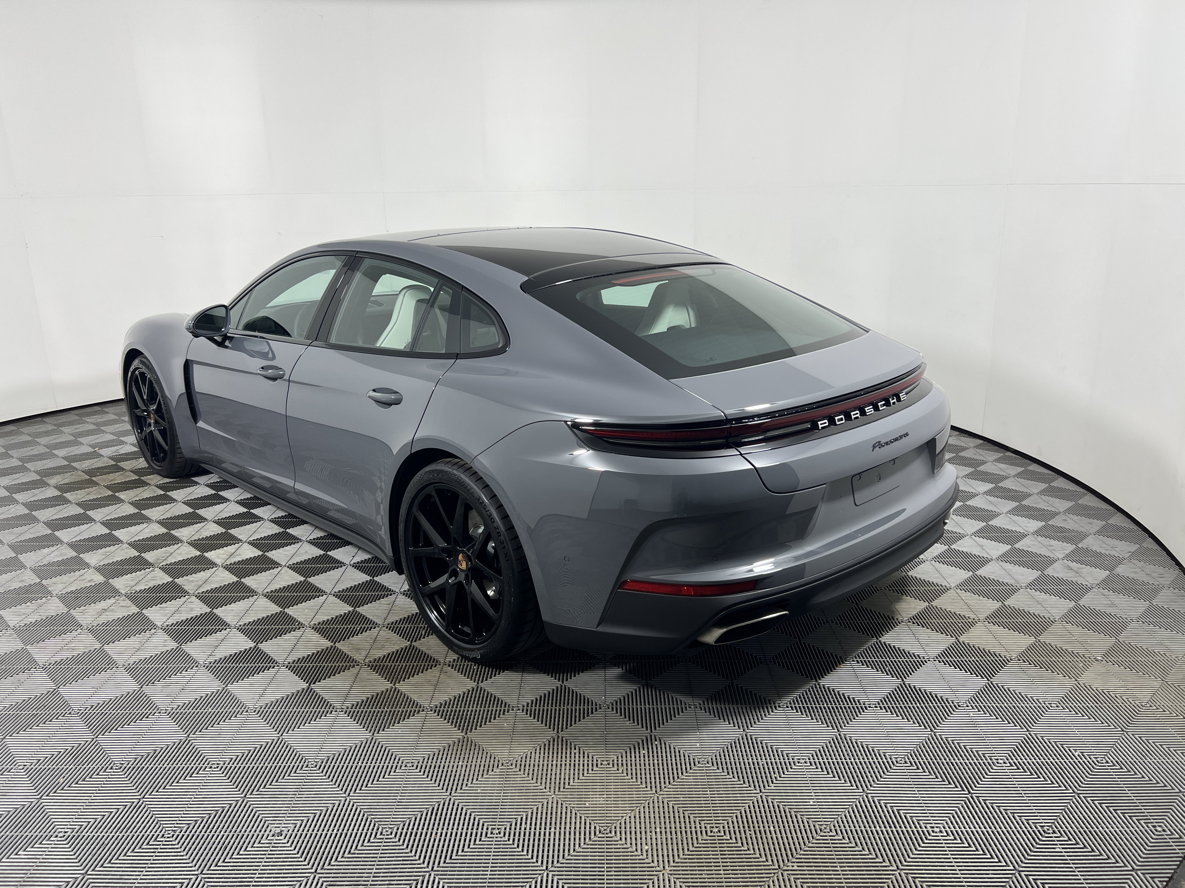 New 2026 Porsche Panamera RWD image 3