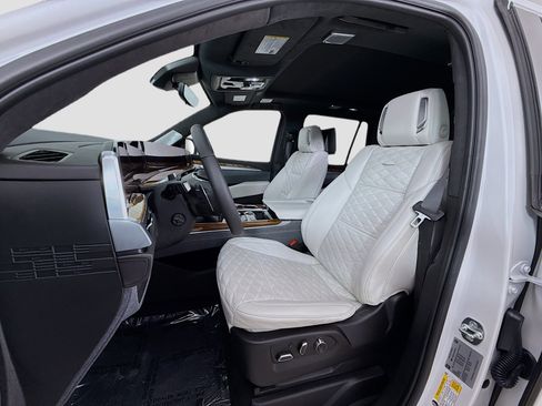 Used 2025 Cadillac Escalade Premium Luxury Platinum image 22