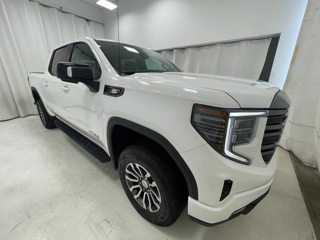 Used 2023 GMC Sierra 1500 AT4 w/ AT4 Premium Package AWD/4WD image 3