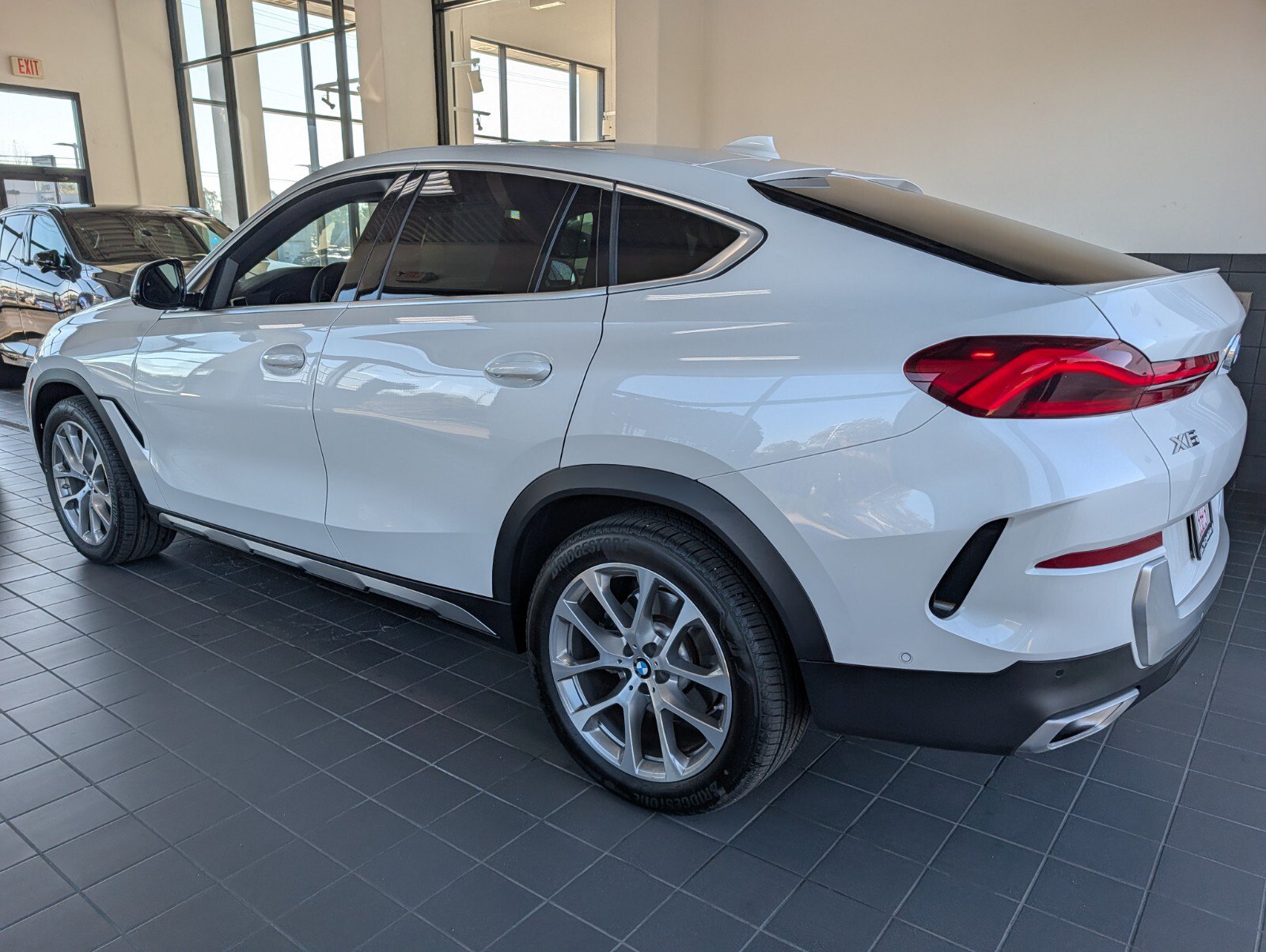 Used 2022 BMW X6 xDrive40i w/ Executive Package AWD/4WD image 6