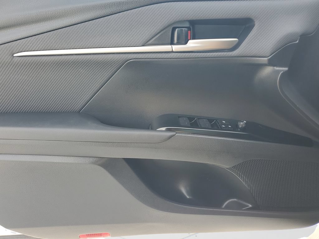 Used 2025 Toyota Camry SE w/ Convenience Package FWD image 18