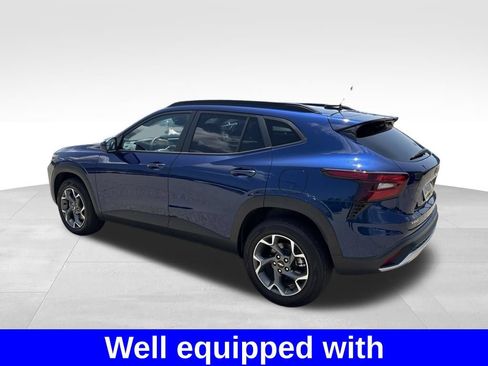 Used 2024 Chevrolet Trax LT w/ Driver Confidence Package FWD image 3