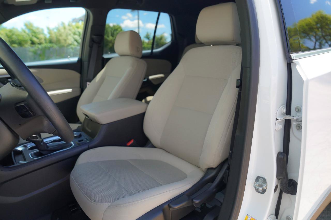 Used 2023 Chevrolet Traverse LS AWD/4WD image 28