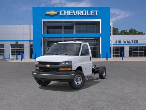 New 2025 Chevrolet Express 3500 w/ Power Convenience Package image 8