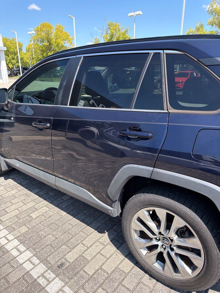 Used 2019 Toyota RAV4 XLE Premium FWD image 15