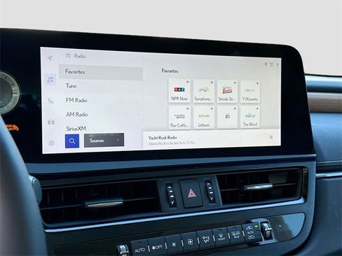 Used 2024 Lexus ES 350 w/ Luxury Package image 31