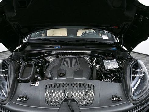 Used 2026 Porsche Macan AWD/4WD image 34