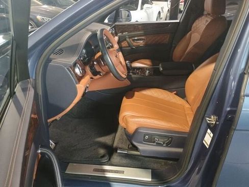 Used 2017 Bentley Bentayga image 20
