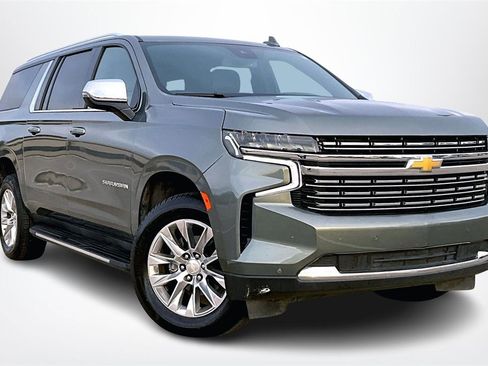Used 2023 Chevrolet Suburban Premier image 3