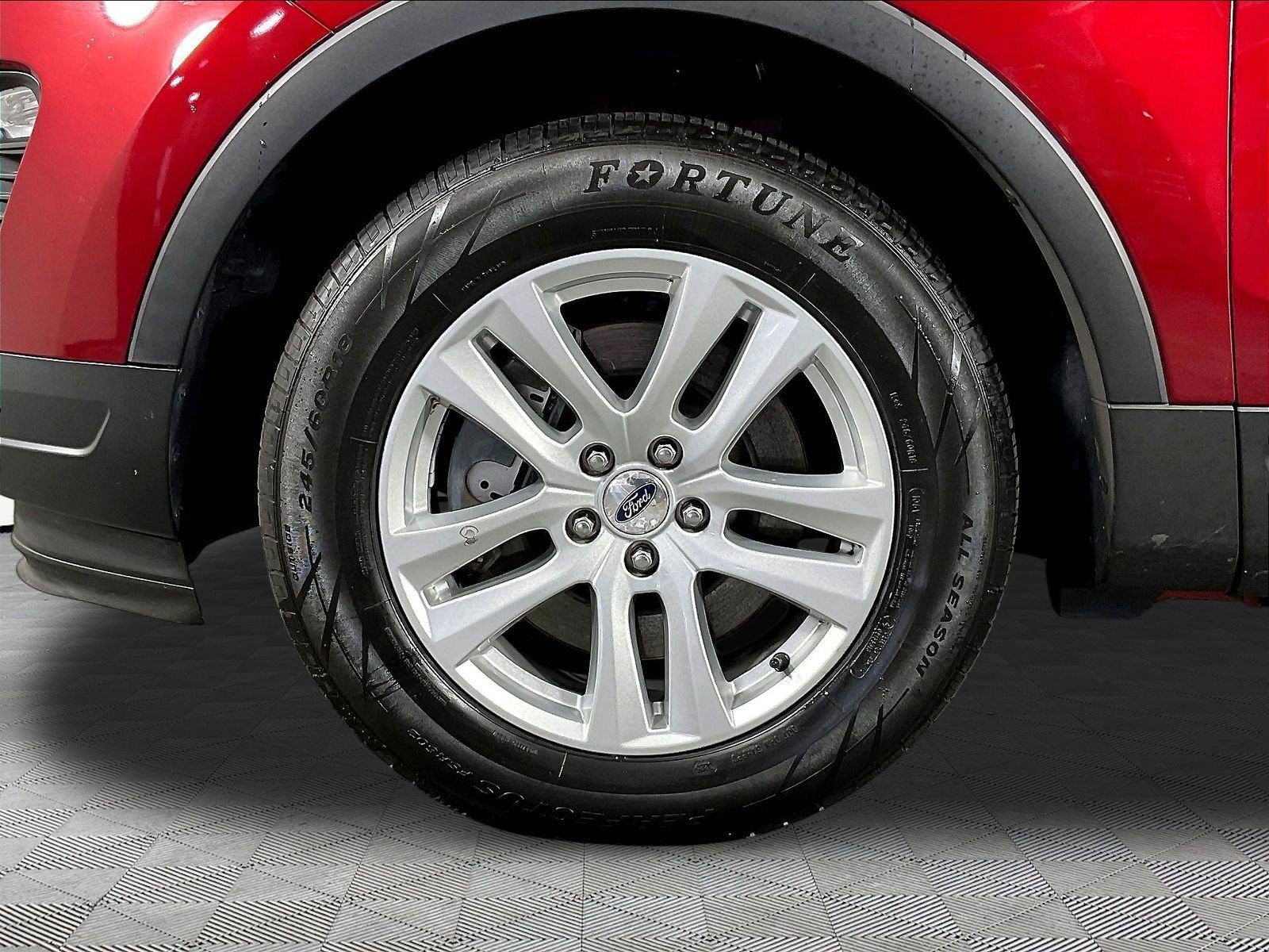 Used 2018 Ford Explorer XLT w/ Equipment Group 202A AWD/4WD image 34