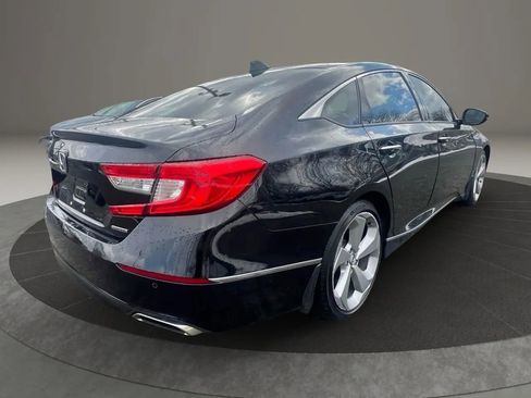 Used 2018 Honda Accord Touring image 5