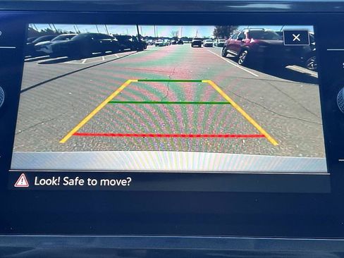 Used 2022 Volkswagen Tiguan SE w/ Panoramic Sunroof Package image 23