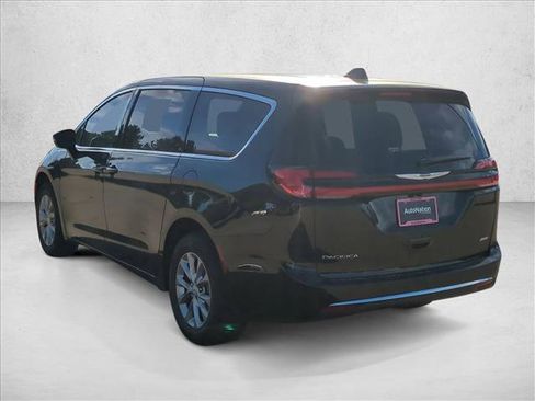 New 2026 Chrysler Pacifica Select image 8