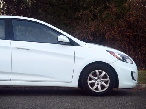 Used 2014 Hyundai Accent GLS image 23