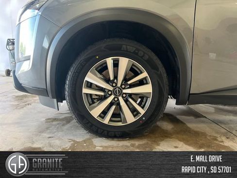 Used 2025 Nissan Pathfinder SL FWD image 26