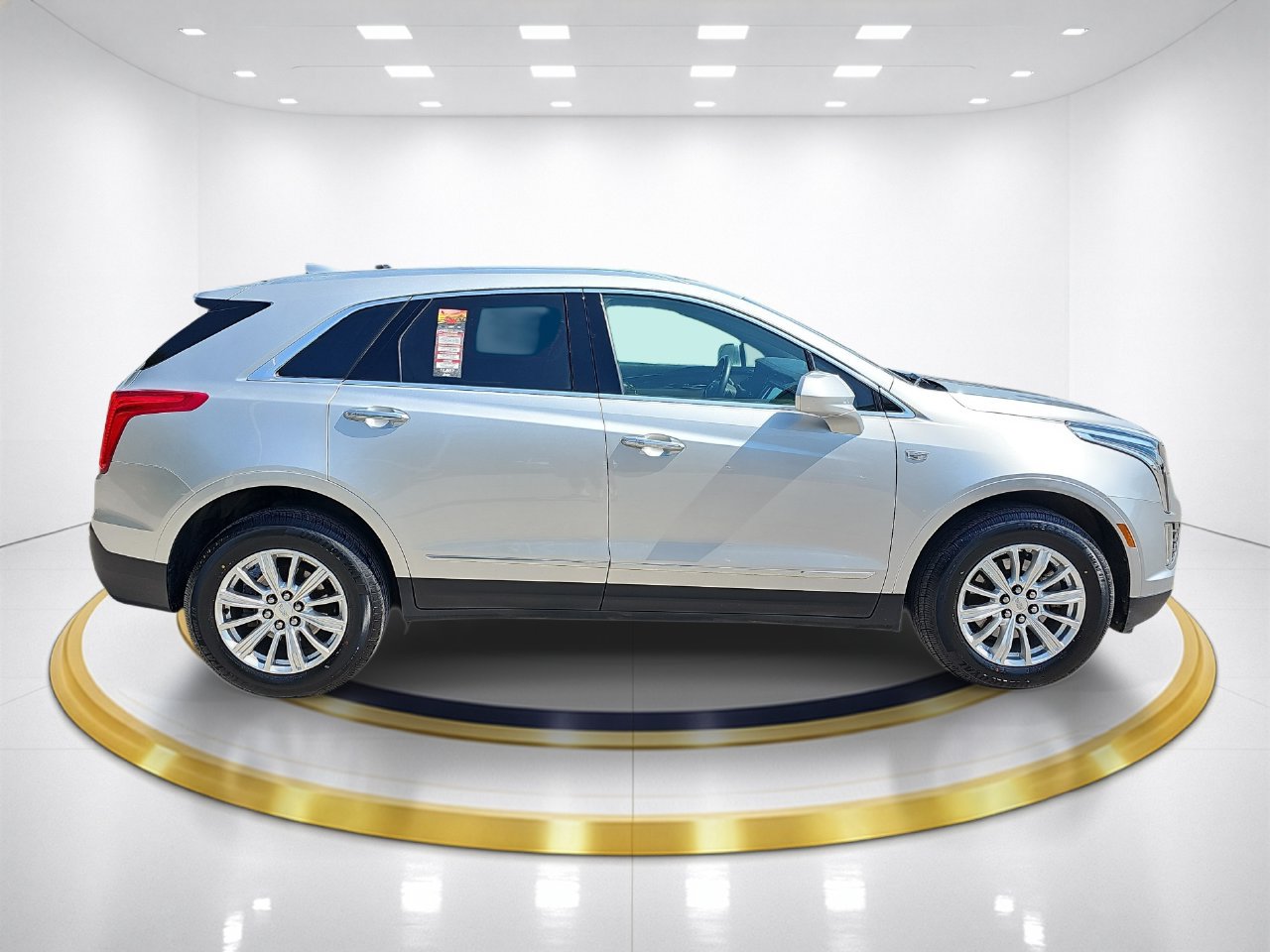 Used 2017 Cadillac XT5 FWD image 4