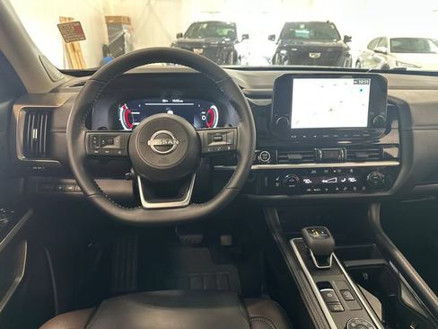 Used 2024 Nissan Pathfinder Platinum w/ Cargo Package AWD/4WD image 16