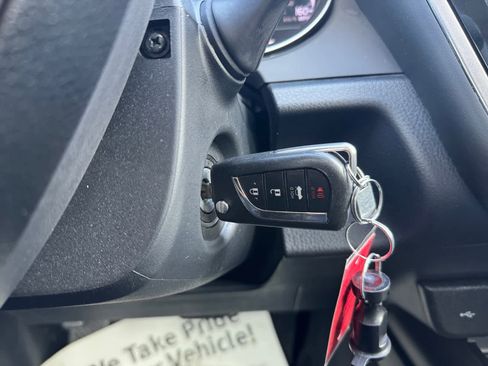 Used 2024 Toyota Camry SE image 5