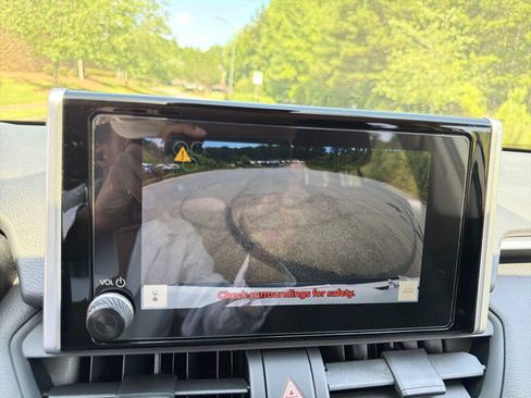 Used 2025 Toyota RAV4 LE AWD/4WD image 29