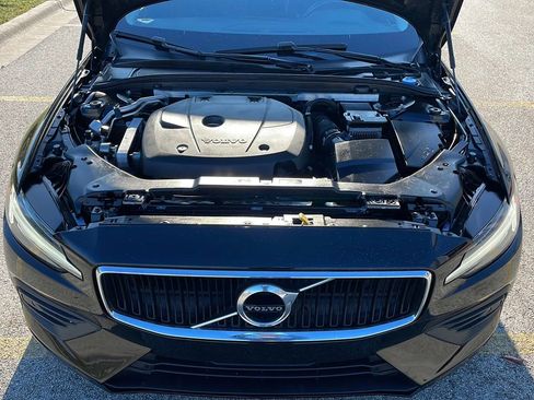 Used 2019 Volvo S60 T6 Momentum w/ Premium Package image 30