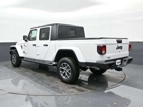 Used 2024 Jeep Gladiator Sport AWD/4WD image 2