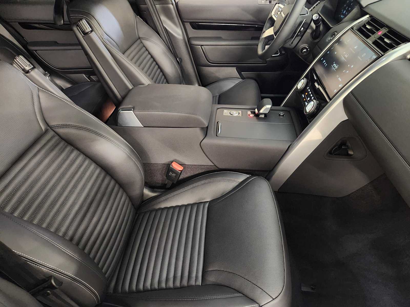 Used 2026 Land Rover Discovery S AWD/4WD image 3