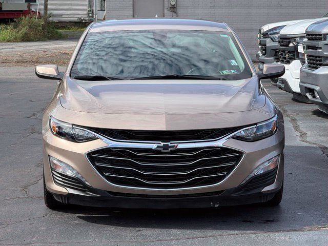 Used 2019 Chevrolet Malibu LT FWD image 2