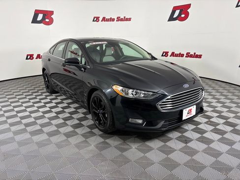 Used 2020 Ford Fusion SE w/ Equipment Group 151A FWD image 10